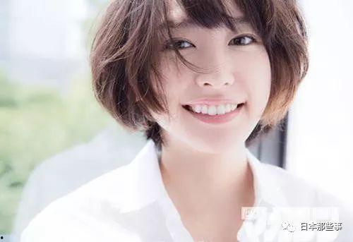 女明星网红的名字,揭秘女明星网红的璀璨人生