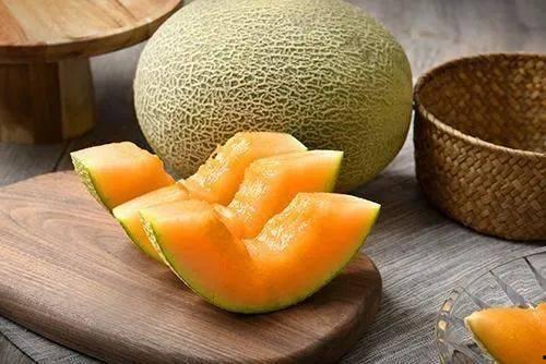 吃哈密瓜舌头黑怎么回事,哈密瓜致舌头变黑之谜揭晓