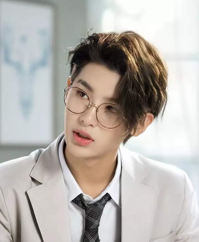 吃瓜大爆料黄明昊微博,揭秘娱乐圈幕后真相