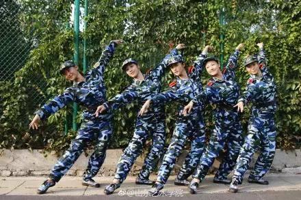 热门大瓜学院军训跳舞,热门大瓜学院舞蹈风暴
